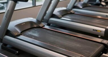 curved treadmill resistance difference