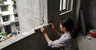 Hanoi Investigates Homeland Apartment Building For Cracks And Subsidence